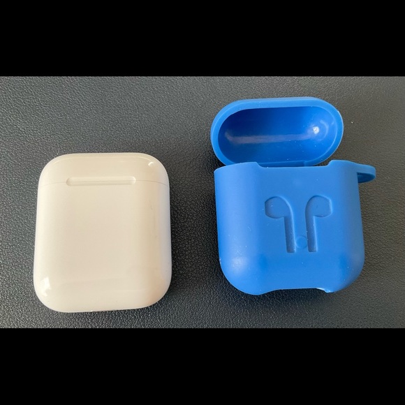AirPods 2nd generation. With blue case and charger. - Picture 5 of 6